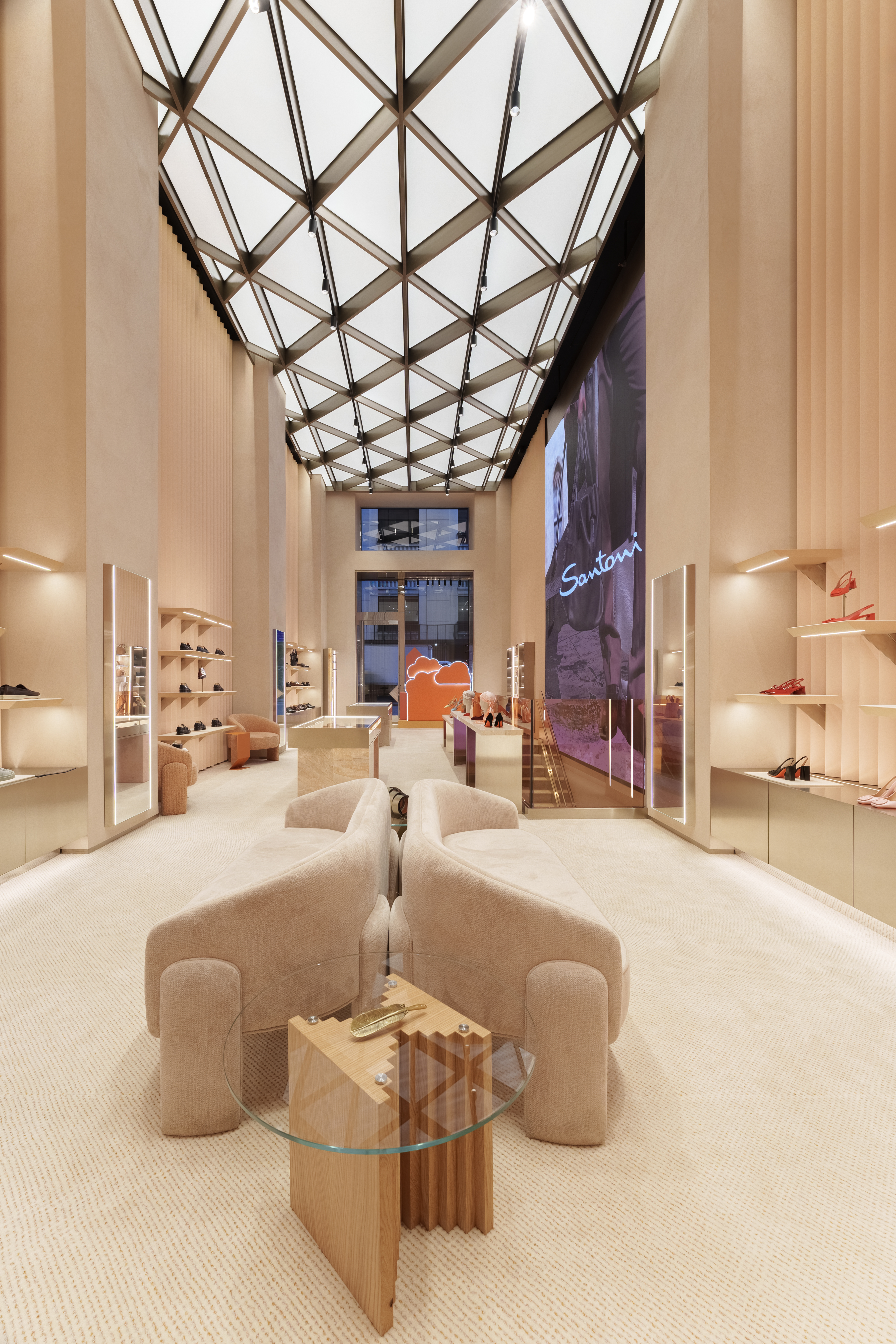 Santoni_New%20Flagship_2-1746908884251